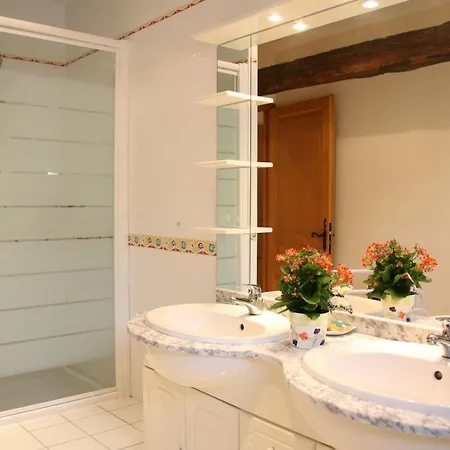 Le Four Swimming Pool Near Dordogne بيت للعطل