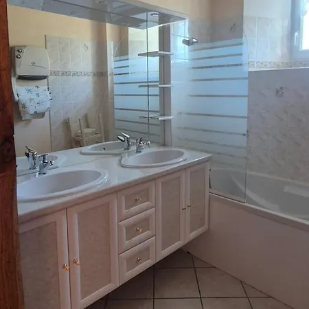 Le Four Swimming Pool Near Dordogne بيت للعطل