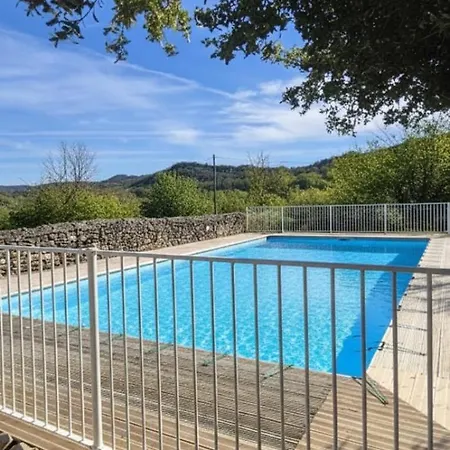 Le Four Swimming Pool Near Dordogne